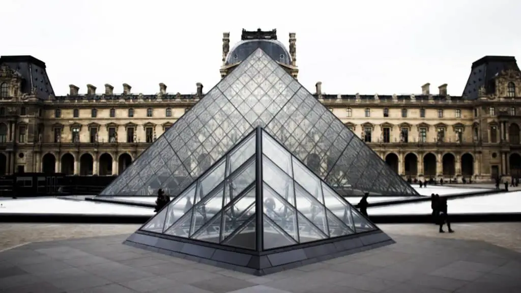 París - El Museo de Louvre